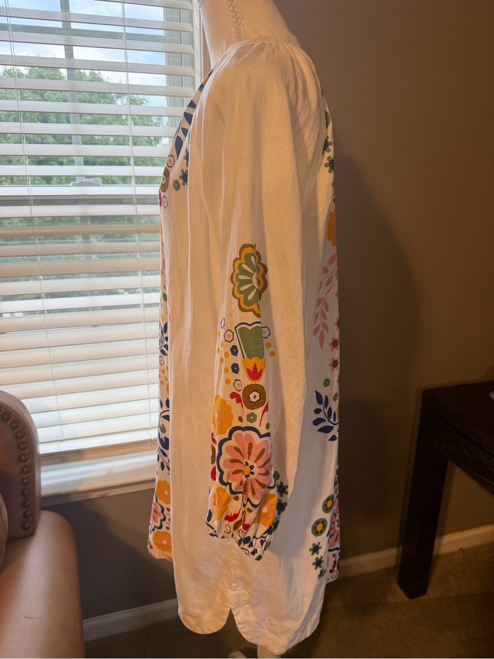 Boden White Long-Sleeve Embroidered Tunic Dress with Multicolor Floral Motif - Picture 2 of 5
